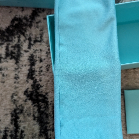 NWOT Tiffany & Co. Hard shell Glasses Case, Gift Box, Cleaning Cloth, BLANK COA - Picture 14 of 16